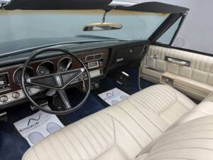 Image 11/23 of Oldsmobile Ninety-Eight (1968)
