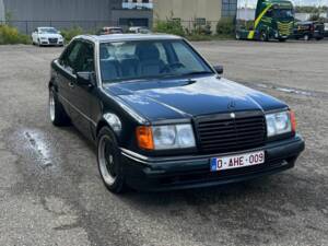Image 6/8 of Mercedes-Benz 400 E (1991)