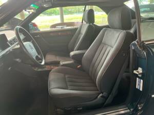 Bild 5/21 von Mercedes-Benz E 200 (1996)