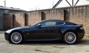 Afbeelding 2/50 van Aston Martin V8 Vantage (2009)