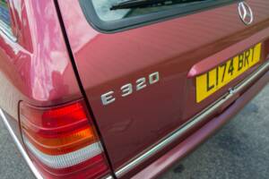 Bild 28/28 von Mercedes-Benz E 320 T (1993)