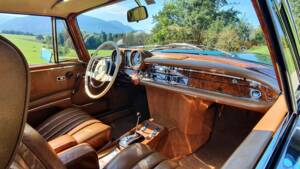 Image 2/17 de Mercedes-Benz 280 SE 3,5 (1970)