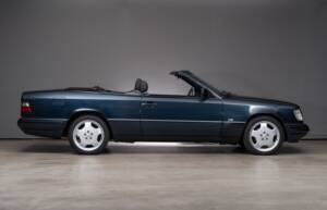 Image 7/28 of Mercedes-Benz E 320 &quot;Final Edition&quot; (1997)