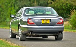 Image 14/50 of Jaguar XJ 8 4.2 (2007)