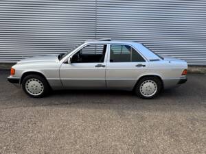 Bild 26/41 von Mercedes-Benz 190 E 2.0 (1992)