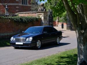 Immagine 29/50 di Mercedes-Benz E 55 AMG (1999)