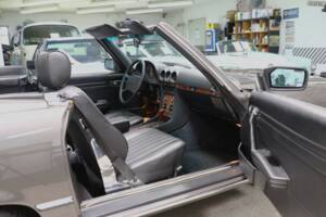 Image 31/37 of Mercedes-Benz 420 SL (1988)