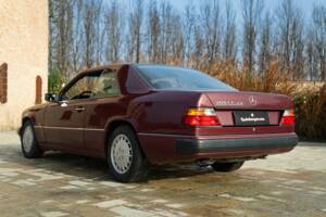 Image 6/50 of Mercedes-Benz 300 CE-24 (1991)