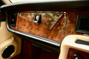 Image 45/50 of Jaguar XJ 12 (1988)
