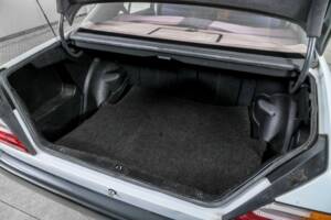 Image 41/50 of Mercedes-Benz 200 (1986)