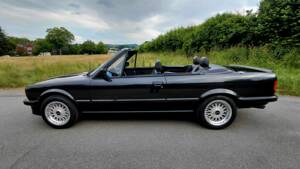 Immagine 30/53 di BMW 320i (1989)