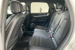 Image 9/12 of Porsche Cayenne Coupé E-Hybrid (2023)