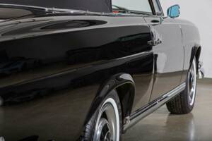 Image 20/34 of Mercedes-Benz 280 SE (1966)