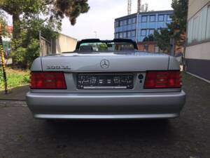 Image 4/9 of Mercedes-Benz 500 SL (1992)