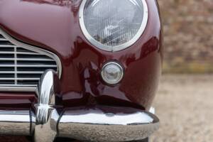 Image 43/50 de Aston Martin DB 5 Vantage (1965)