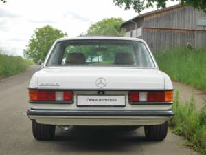 Immagine 37/50 di Mercedes-Benz 230 E (1900)