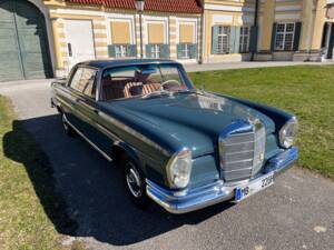 Imagen 4/65 de Mercedes-Benz 220 SE b (1961)