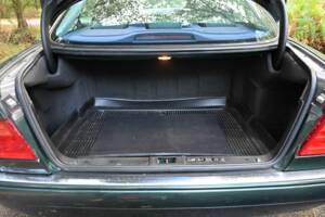 Image 18/50 of Mercedes-Benz E 320 (1998)