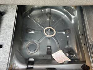 Image 33/47 of Mercedes-Benz 300 CE-24 (1992)