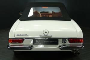 Image 35/50 of Mercedes-Benz 230 SL (1965)