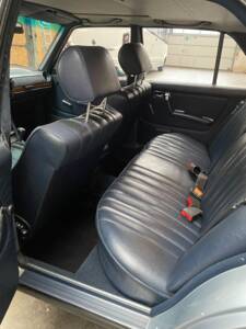 Image 11/19 of Mercedes-Benz 280 E (1981)