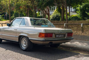 Image 12/23 of Mercedes-Benz 380 SL (1985)