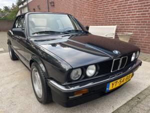 Bild 4/26 von BMW 320i (1990)