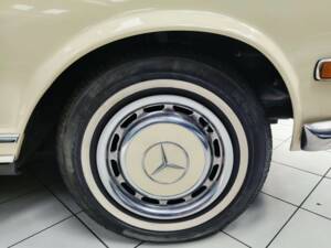 Image 27/58 of Mercedes-Benz 280 SL (1969)