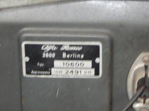 Image 17/19 of Alfa Romeo 2600 Berlina (1963)