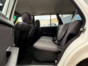 Image 19/66 of Mercedes-Benz 200 T (1984)