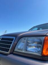 Immagine 4/32 di Mercedes-Benz 400 SE (1993)