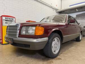 Image 2/18 of Mercedes-Benz 500 SE (1985)