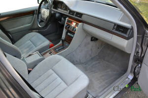 Afbeelding 21/44 van Mercedes-Benz E 280 T (1994)