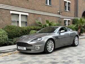 Image 2/49 of Aston Martin V12 Vanquish S (2005)