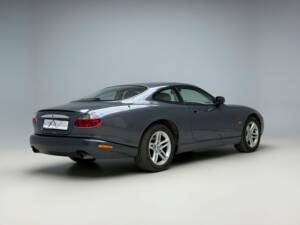 Immagine 8/21 di Jaguar XK8 4.2 (2004)