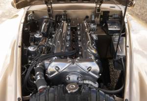 Image 33/34 of Jaguar XK 120 FHC (1952)