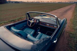 Image 11/50 of Ferrari 275 GTS (1965)