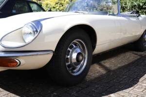 Image 30/50 de Jaguar Type E V12 (1972)
