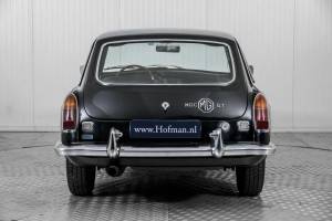 Image 14/50 of MG MGC GT (1969)