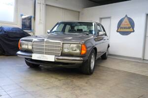 Image 7/36 de Mercedes-Benz 280 E (1982)