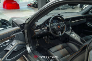 Image 17/25 of Porsche 911 Turbo S Exclusive (2018)