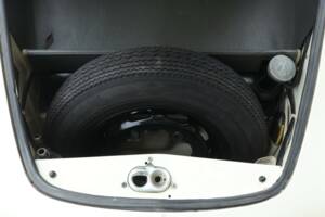 Image 43/50 of Volkswagen Karmann Ghia 1300 (1966)