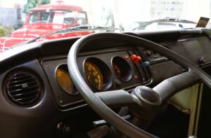 Image 14/25 de Volkswagen T2b Camper (1979)
