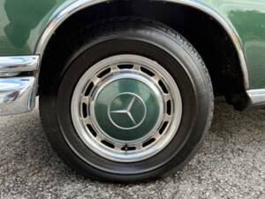 Afbeelding 21/46 van Mercedes-Benz 220 SE b (1961)