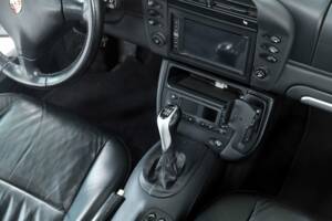 Image 30/50 of Porsche 911 Carrera 4S (2004)