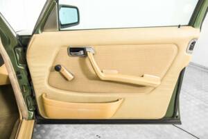Afbeelding 33/50 van Mercedes-Benz 200 T (1982)