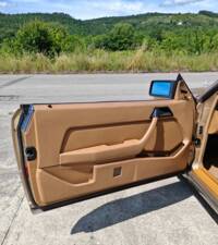 Image 23/42 of Mercedes-Benz 300 CE (1988)