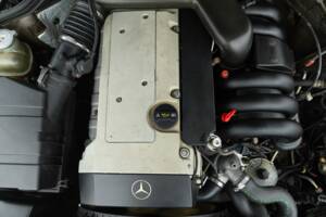 Image 48/49 of Mercedes-Benz 320 E (1993)