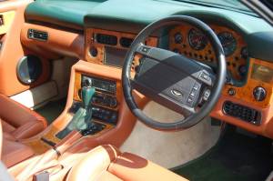 Image 13/15 of Aston Martin Virage (1995)