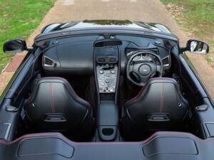 Immagine 39/72 di Aston Martin Vanquish Volante (2016)